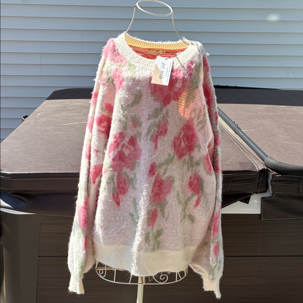 New In Floral Pink and Cream Sweater new tags size medium